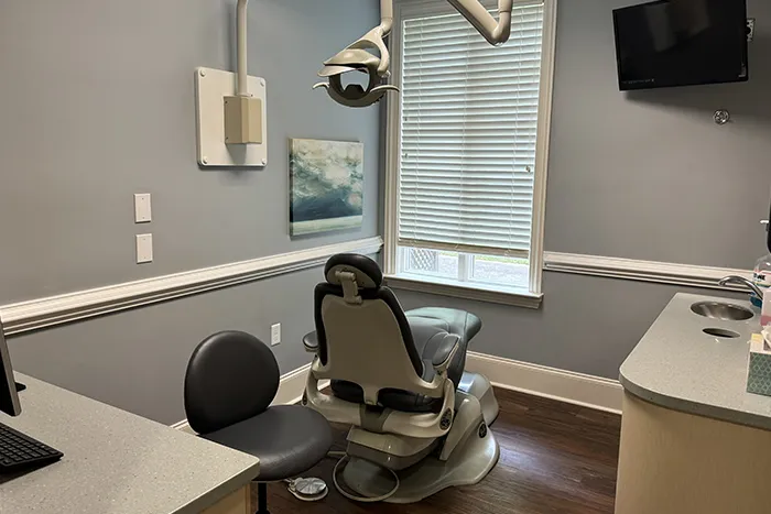 A dental operatory at Pearly White Dentistry equipped for iTero scanning and comprehensive exams.